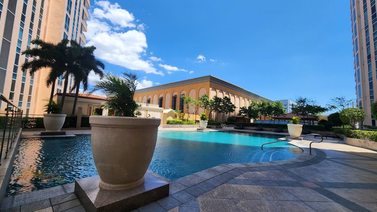 Pinagsama Condo | Cozy Family Unit Interconnected To The Grand Canal Mall with Parking On Premise
