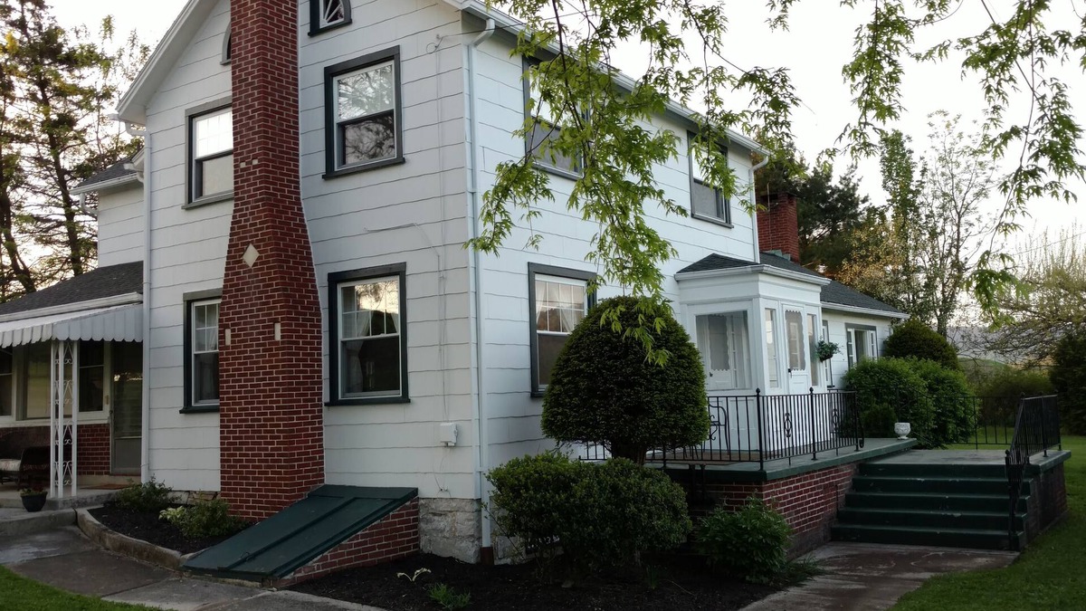 Bedford House | Cozy Farmette Easy Access Bedford PA