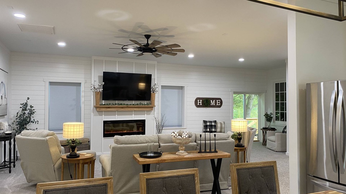 Mount Vernon House | Cozy Farmhouse in Mount Vernon