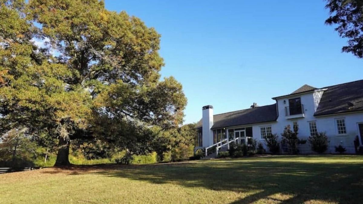Bogart House | Cozy Farmhouse in Watkinsville