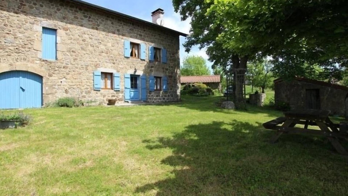 Lapte Cottage | Cozy Farmhouse near Lapte with Nature Views, Near Lake, Pet Friendly, Fireplace & Full Amenities