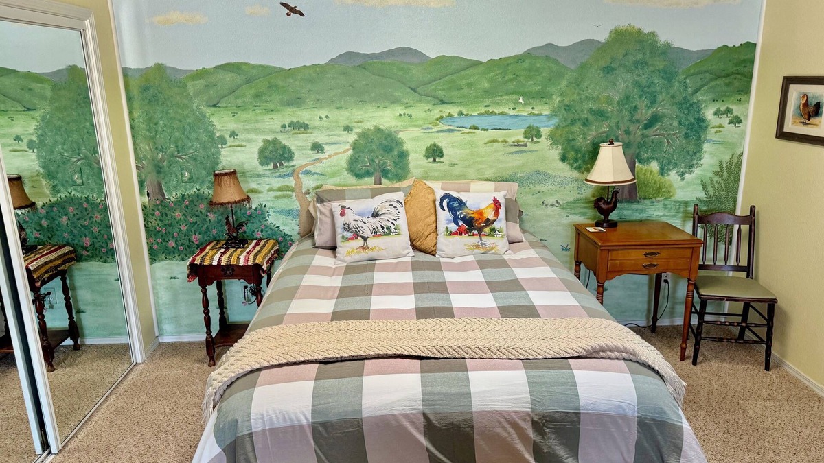 Templeton Apartment | Cozy farmhouse studio, a chicken lovers dream!