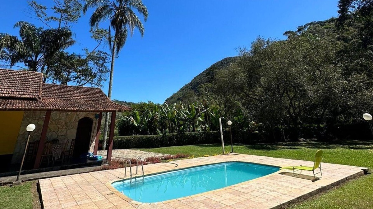 Sao Jose do Ribeirao Villa | Cozy Farmhouse with Pool in Bom Jardim