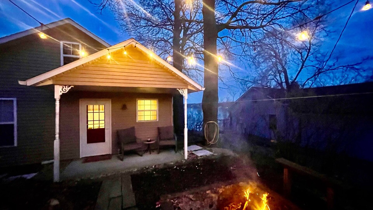 Battle Creek Cottage | Cozy Fine Lake Cabin Retreat! 🍁Fall Specials 🍂