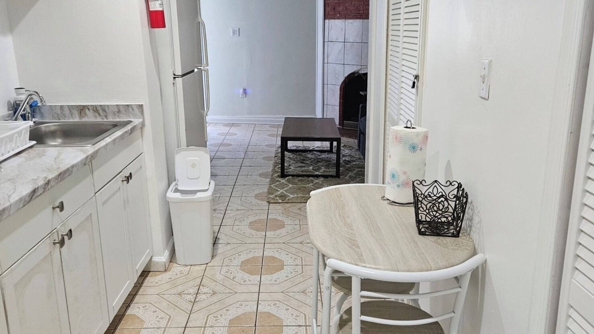 West Laurel House | Cozy Finished Basement with 1-bedroom, living Space AC, WiFi in charming Laurel