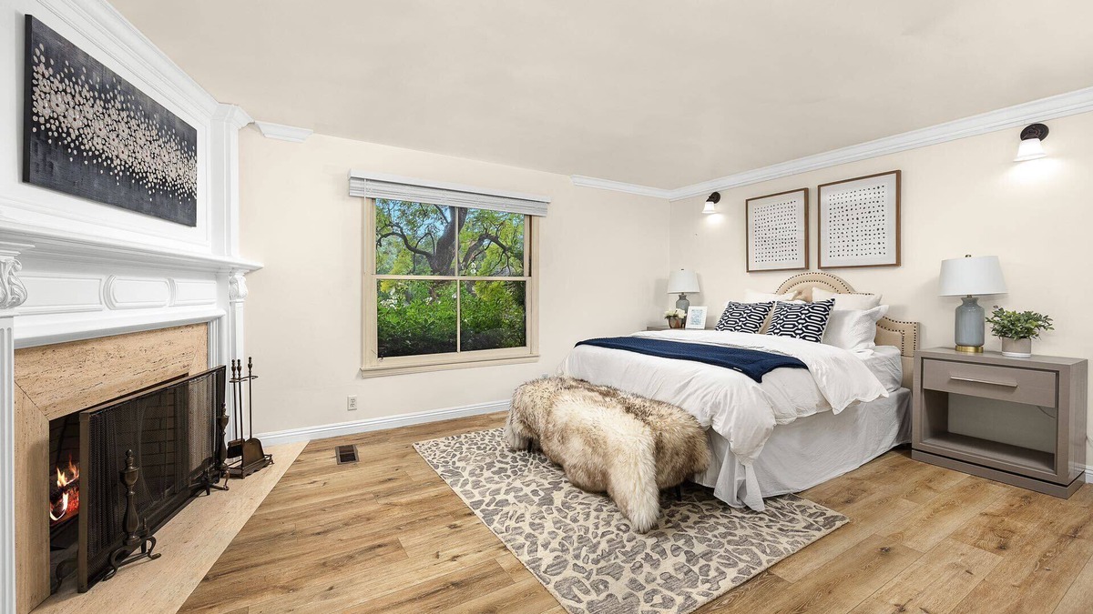 East Pasadena House | Cozy fireside retreat suite