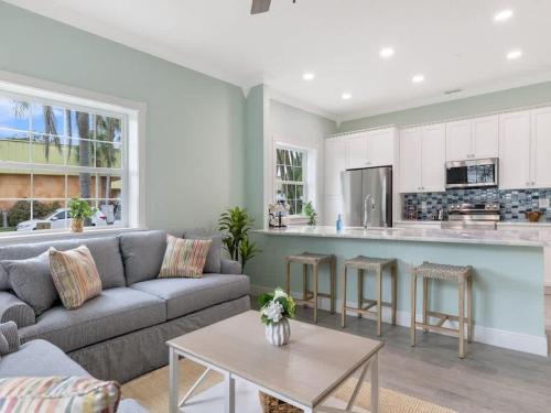 Sebastian Apartment | Cozy first floor waterside condo