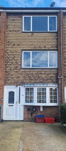 Cranford Apartment | Cozy flat & Lovely garden, High Speed WiFi