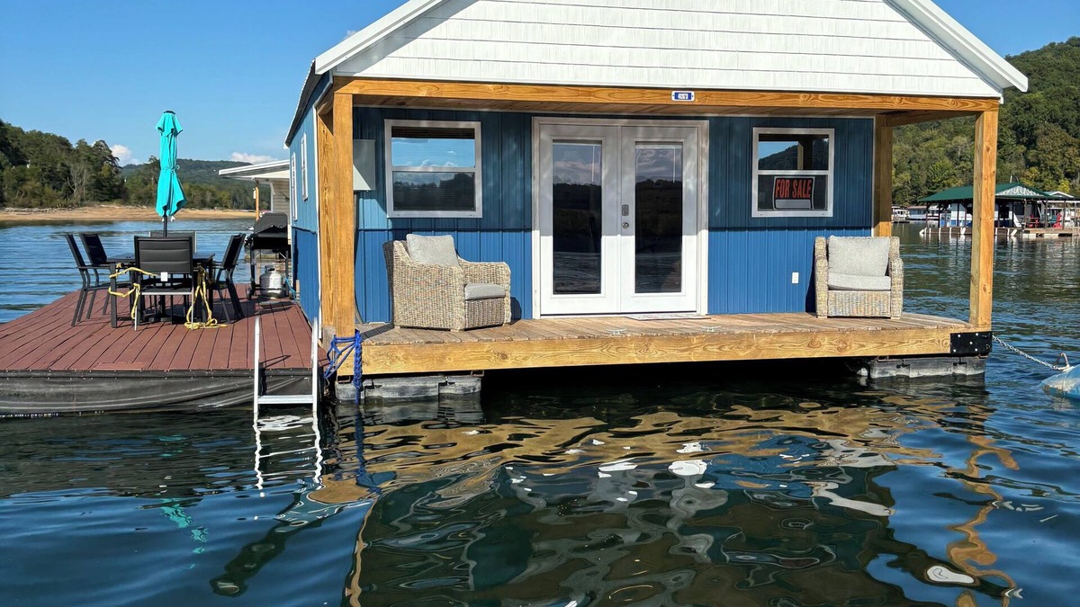 New Tazewell Boat Rental | Cozy floating home, AC on Norris Lake at Straight Creek Marina