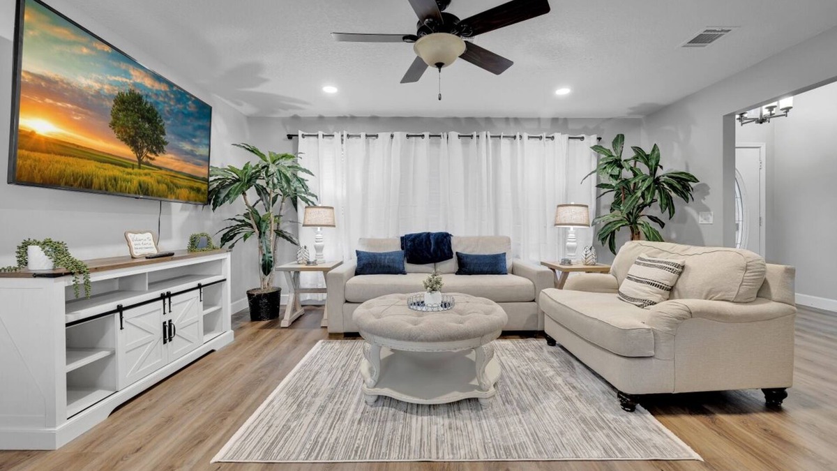 Golden Glades - The Woods House | Cozy Florida Getaway-4 bedroom