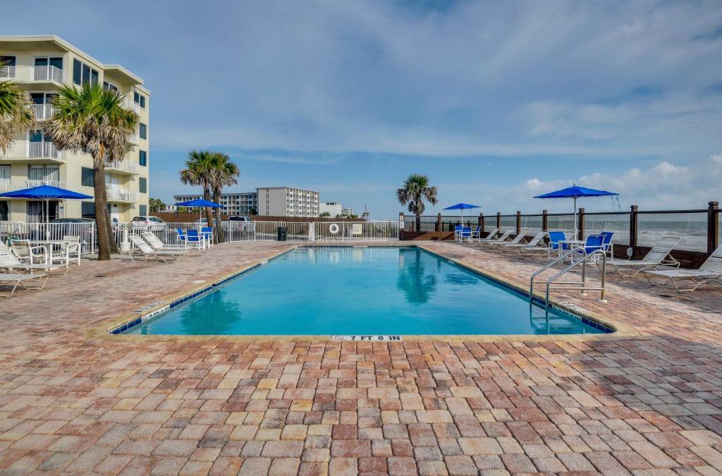 Bostwick Park Apartment | Cozy Florida Getaway with Pool Access and Ocean Views!