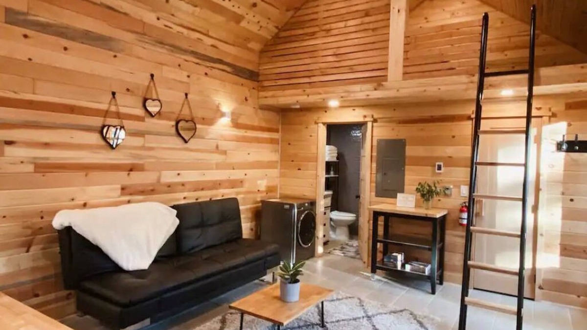 La Pine Cabin | Cozy Forest Cabin w/Sauna & Hot Tub!