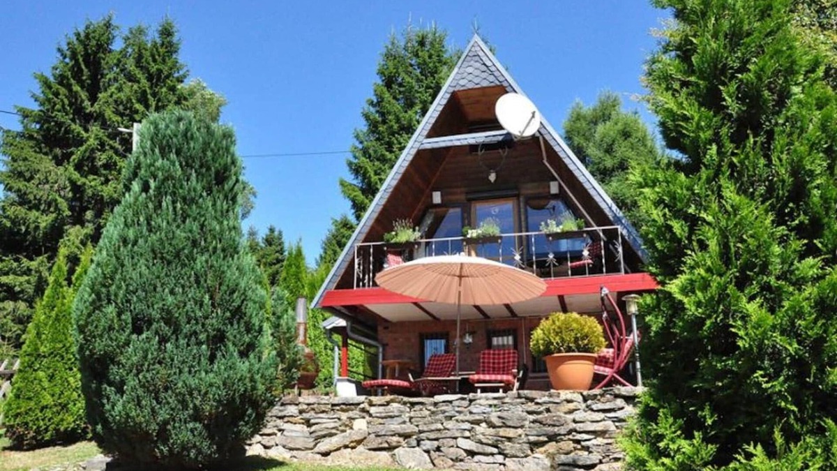 Goldlauter House | Cozy Forest Hideaway in Suhl