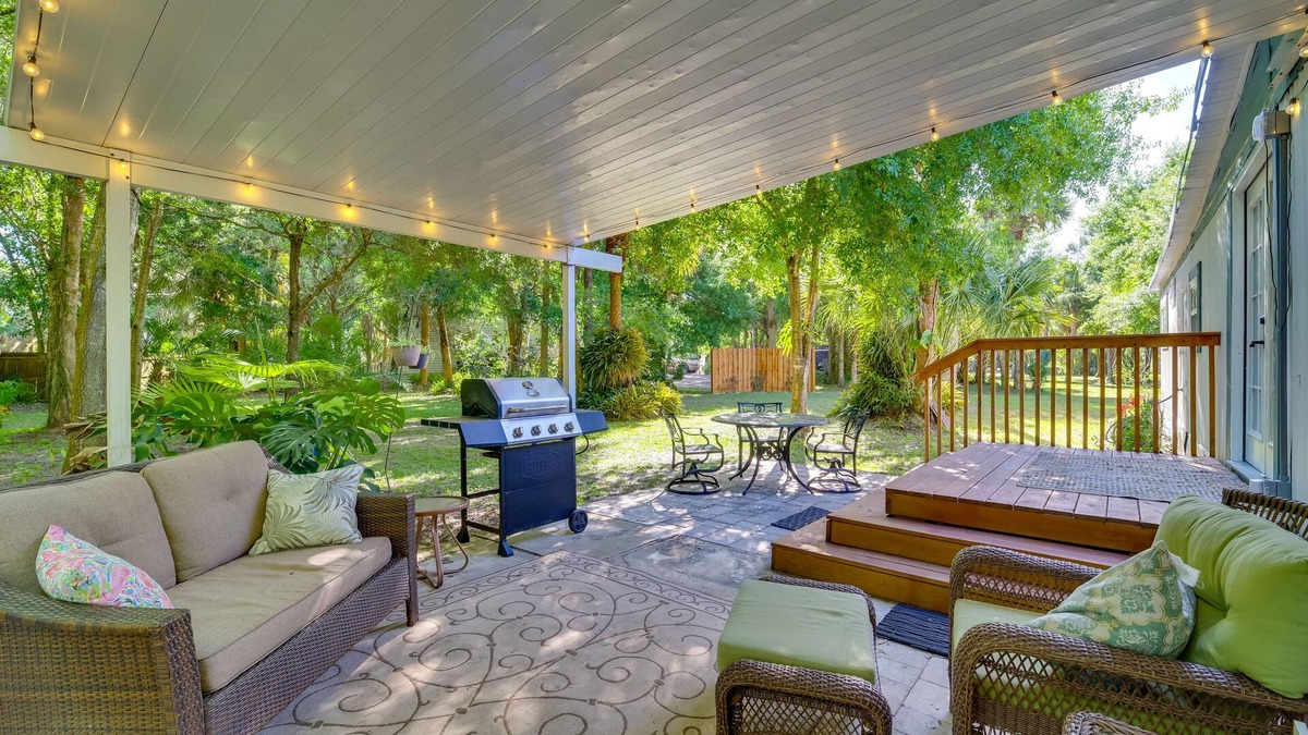 Vero Beach Cottage | Cozy Fort Pierce Cottage on Farm Animal Rescue!