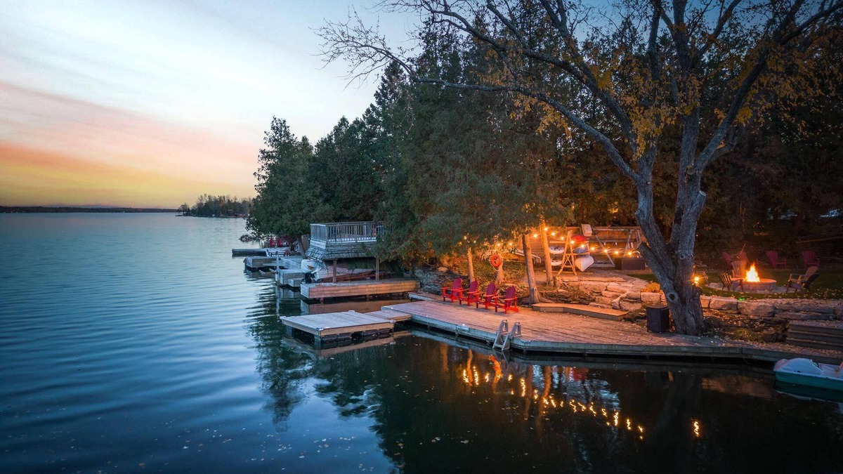 Fenelon Falls Cottage | Cozy Four-Season Lakefront Cottage With Hot Tub