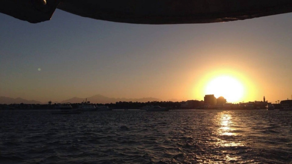 Al Mamsha El Seyahi Boat Rental | Cozy friedly Yacht, for families and small group of friends