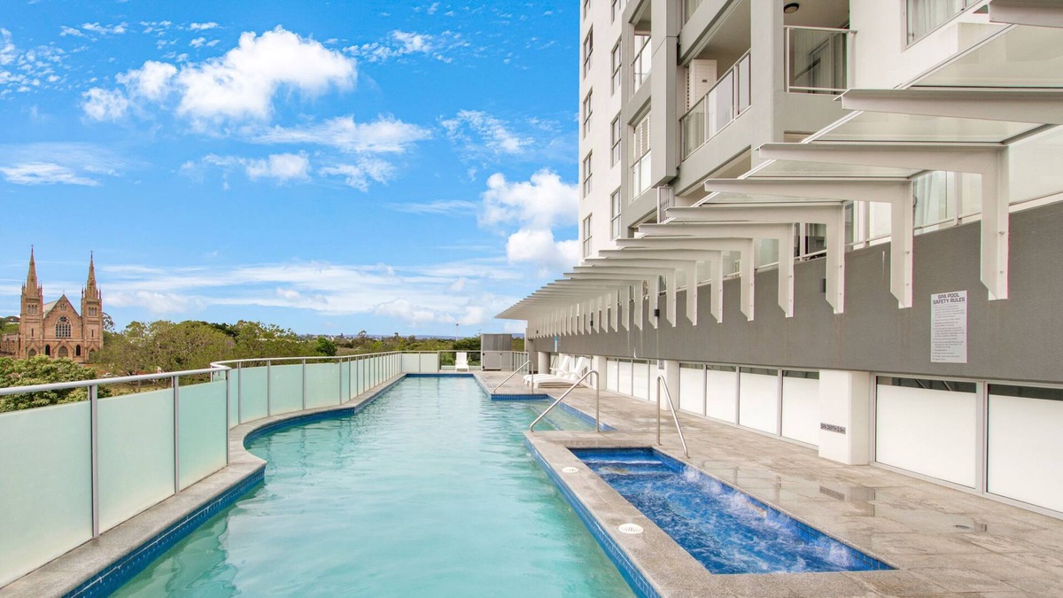 Woodend Apartment | Cozy, fully equipped 1BR apartment. Access to resort incl pool, gym, sauna.