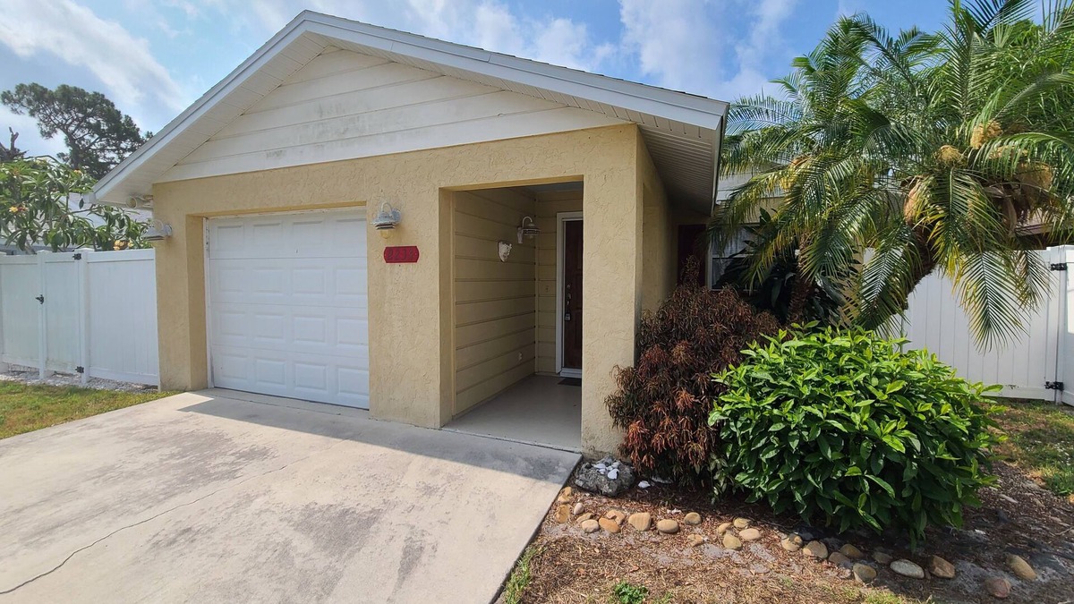 Arlington Park House | Cozy, - fully furnished, BEAUTIFUL HOUSE, 5 minutes from Siesta Key Beach