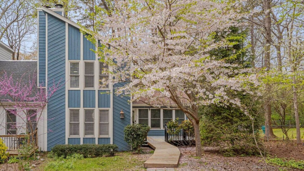 North Raleigh House | Cozy Fully-Renovated 2 BRM 2 Bath Near North Hills