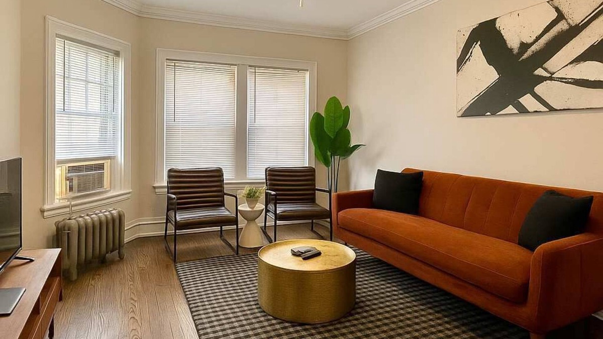 Ravenswood Apartment | Cozy & Furnished 2BR Unit