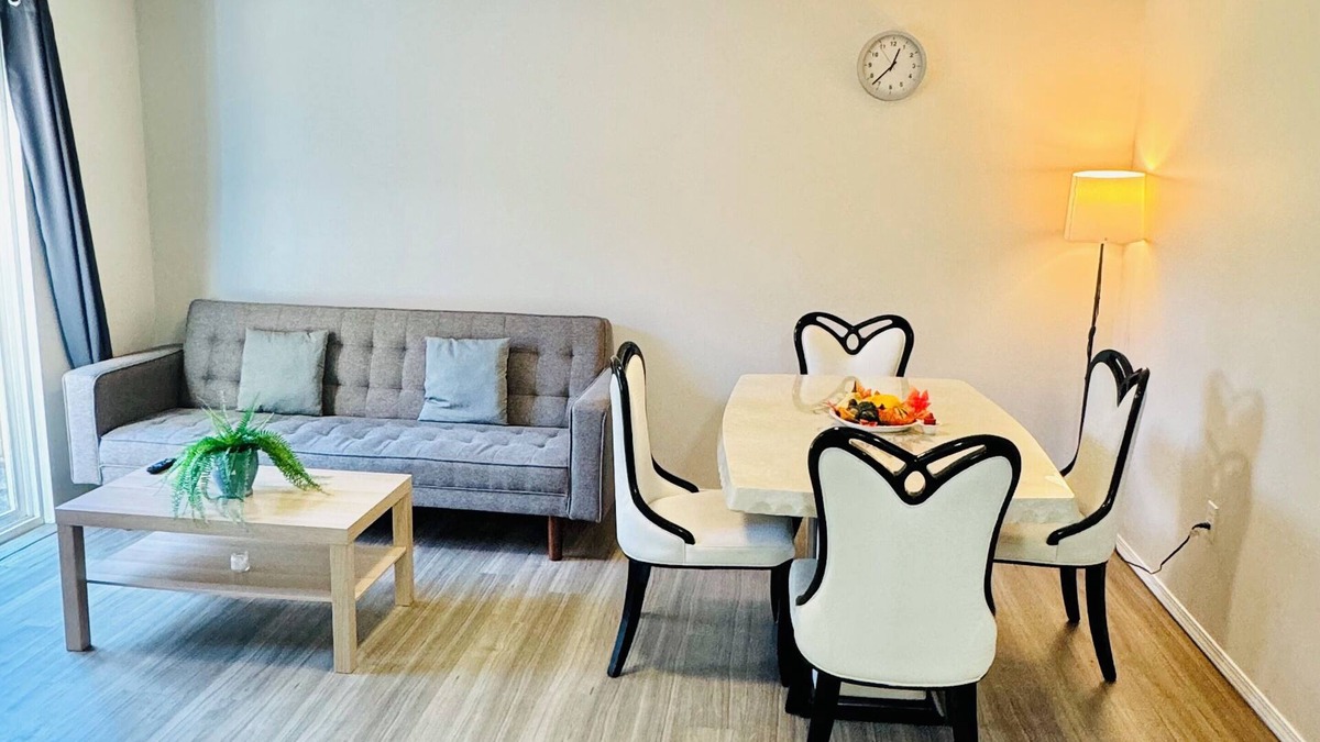 Lynn Valley House | Cozy Garden 2 bedrooms Suite in welcoming North Vancouver with WiFi