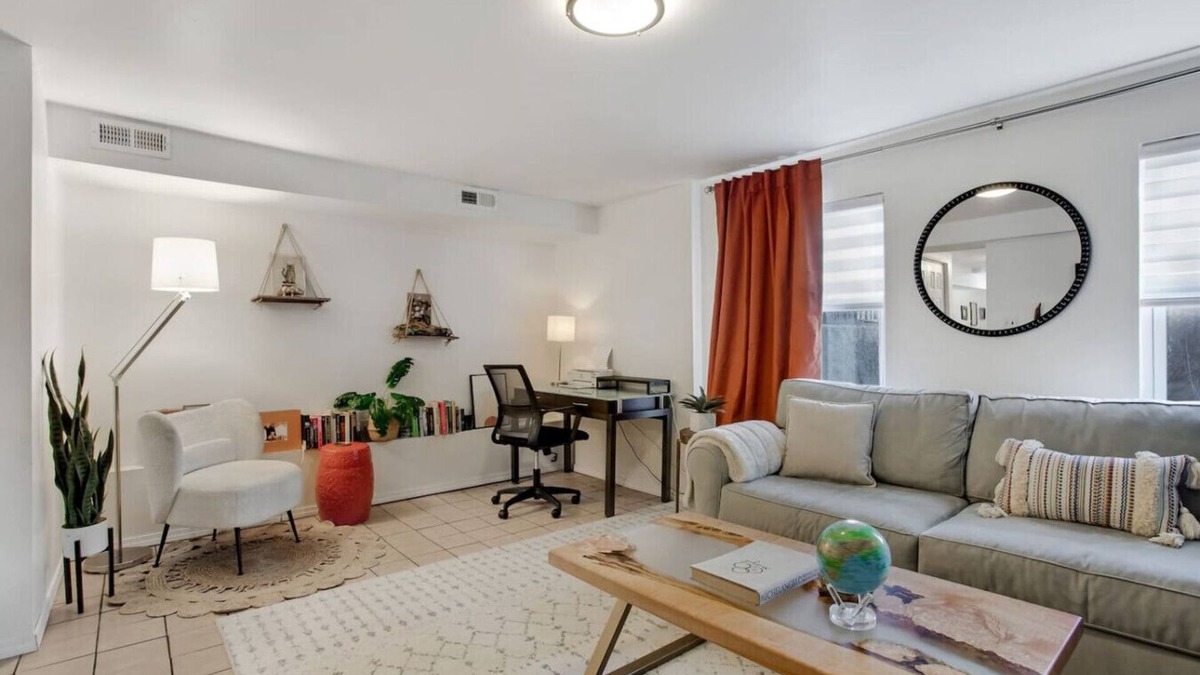 Noble Square Apartment | Cozy Garden Apartment in Chicago