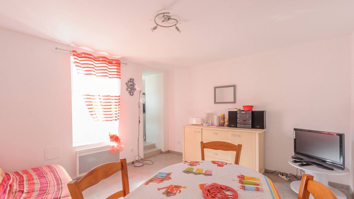 Quartier du Casino Apartment | Cozy Garden Apartment, 50m to Beach, 500m to Shops, WiFi, Sleeps 4