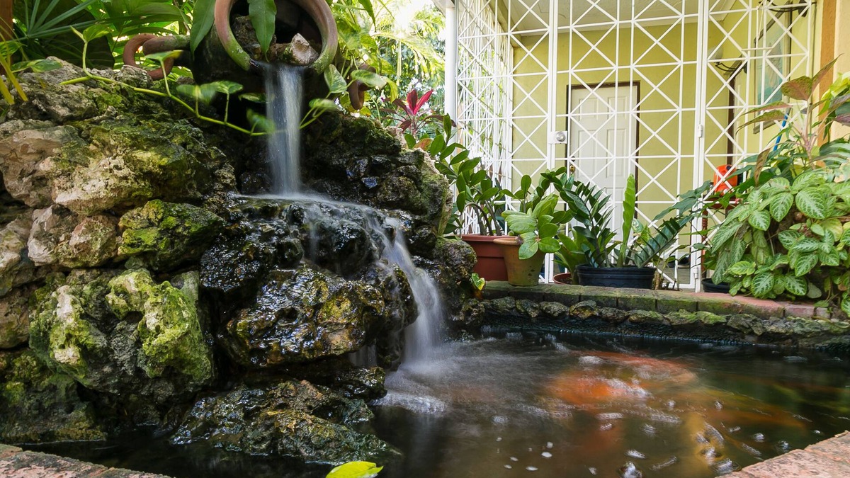 Eastwood Park House | Cozy Garden Suite near Sovereign On The Boulevard, Red Hills