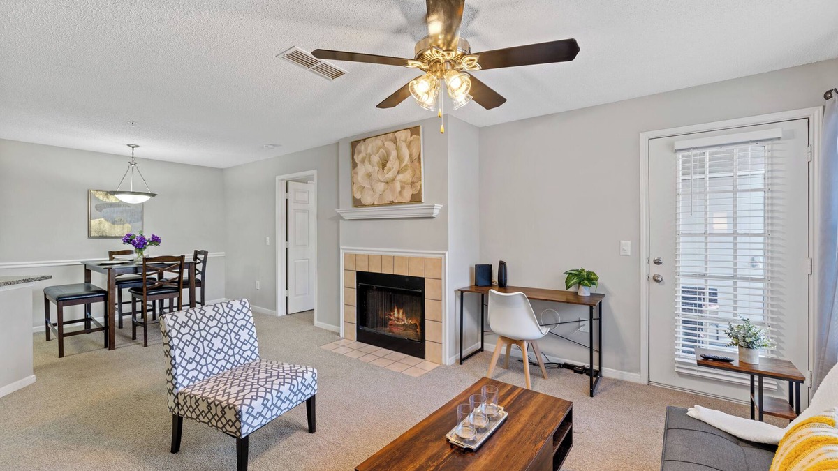 Athens Apartment | Cozy Gem in Athens, Pool, Gym near UGA and Hospitals!