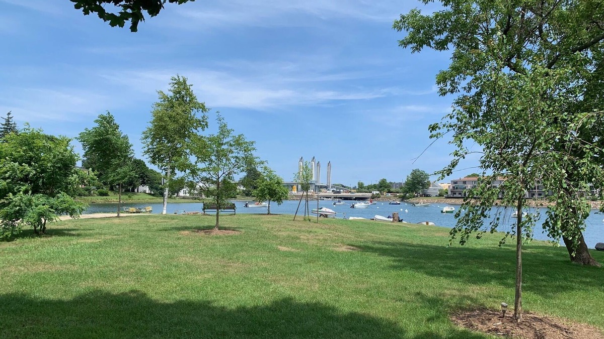 Portsmouth Apartment | COZY GET AWAY, WALKING DISTANCE TO QUAINT PORTSMOUTHn1BR apartment