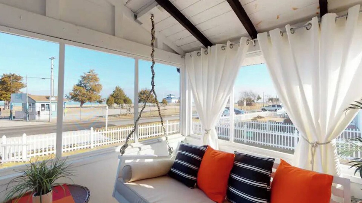 Chesapeake Beach Cottage | Cozy Getaway - Breezy Point Beach & Marina