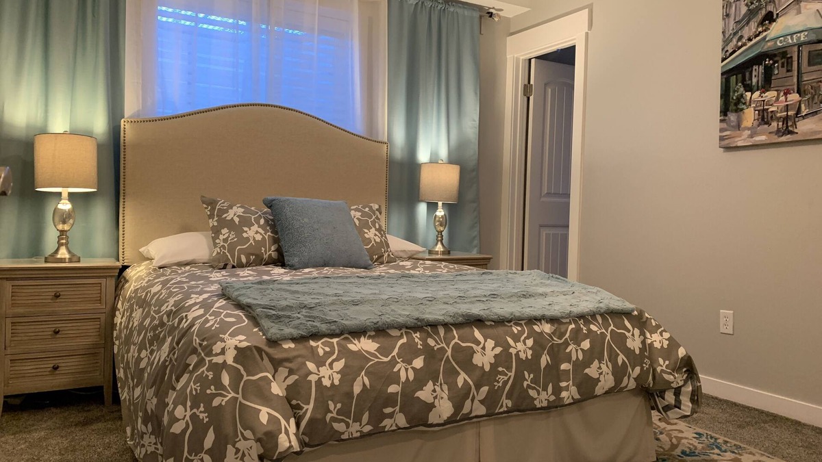 Lakeview House | Cozy Getaway for a Great Stay! Location! remodeled Basement Apartment