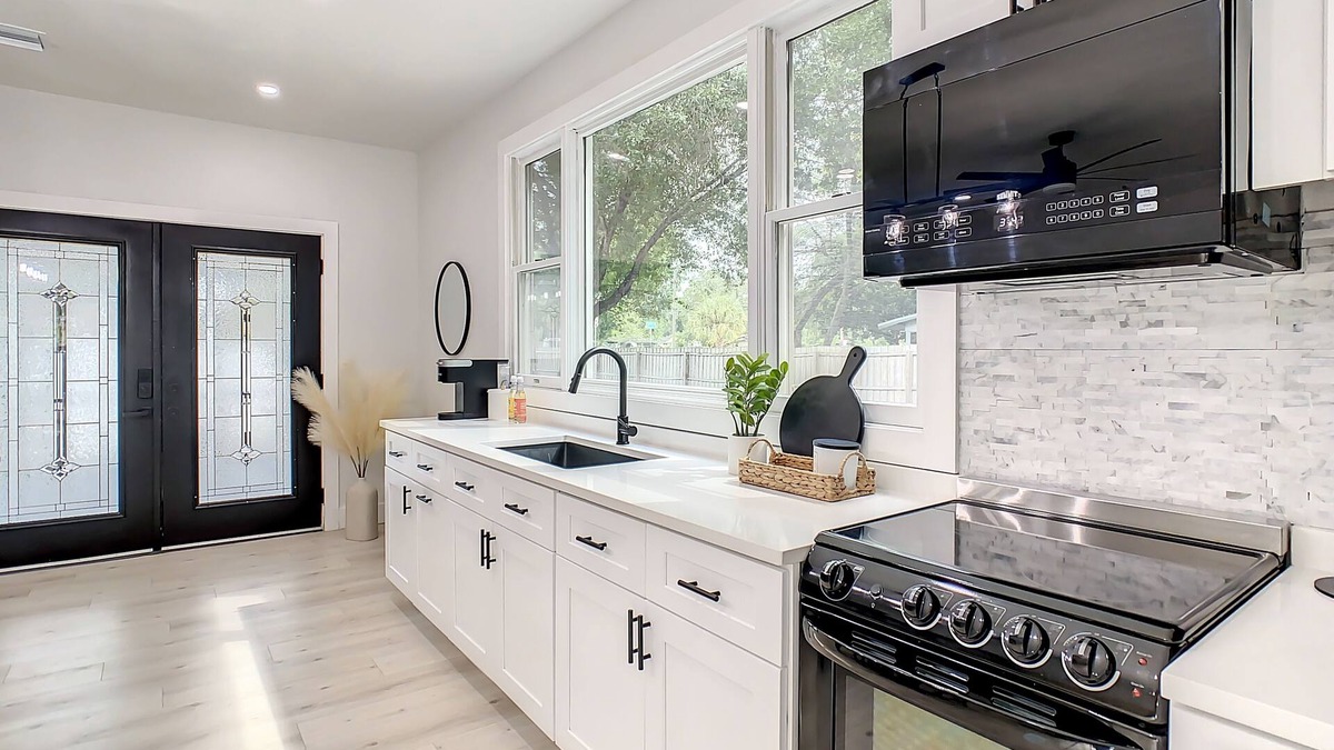 Ridge Wood Heights House | Cozy Getaway Home near Siesta Key