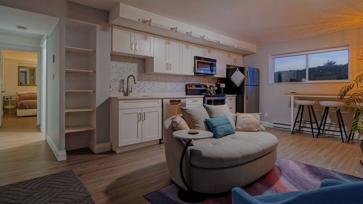 Upper Lonsdale House | Cozy Getaway in North Van - The Ideal Base for Experiencing BC's Best!