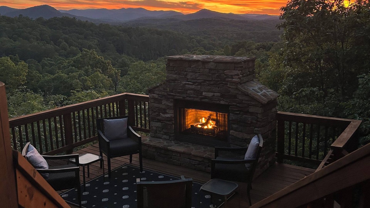 Foxfire Estates Cabin | Cozy Getaway Long Range View Paved Access Minutes To Downtown Blue Ridge Hot Tub