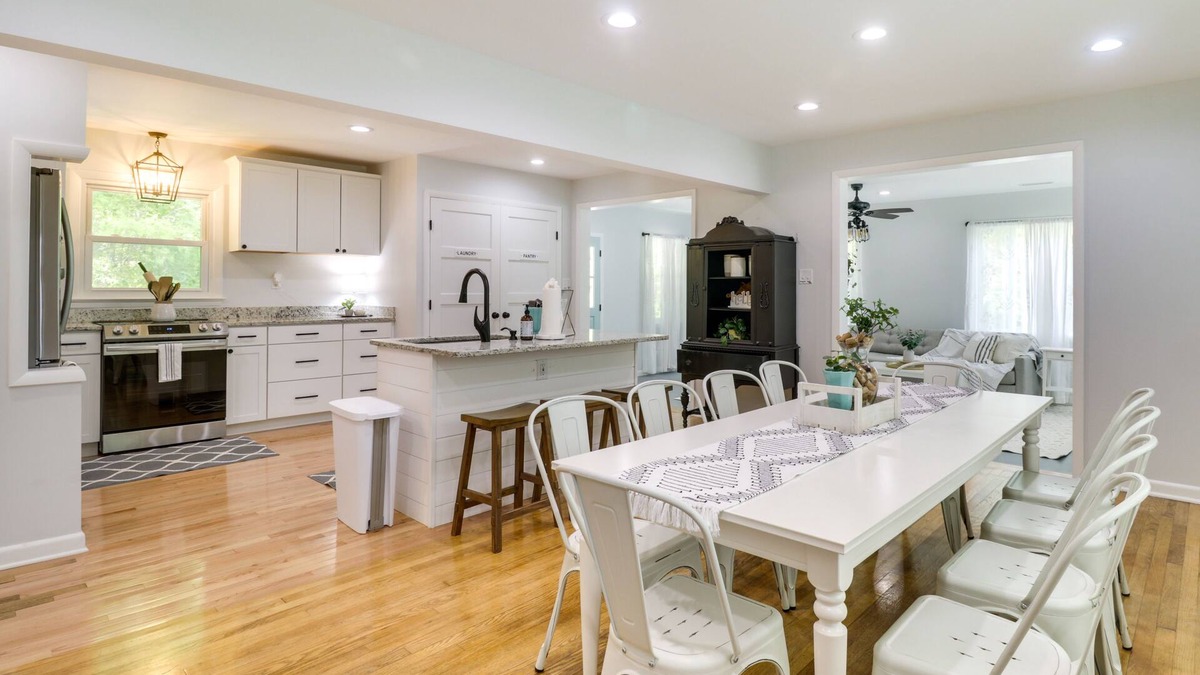 Afton Cottage | Cozy Getaway | Near Veritas & Blue Ridge Tunnel | Modern Comforts