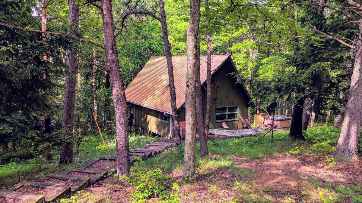 Rockbridge House | Cozy Getaway Nestled on a Hillside in the Heart of Hocking Hills!