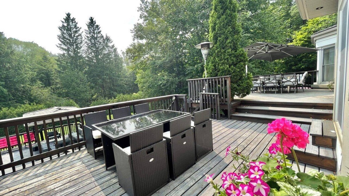 King Cottage | Cozy Getaway: Stunning Cottage- 6 Beds and 4 Baths