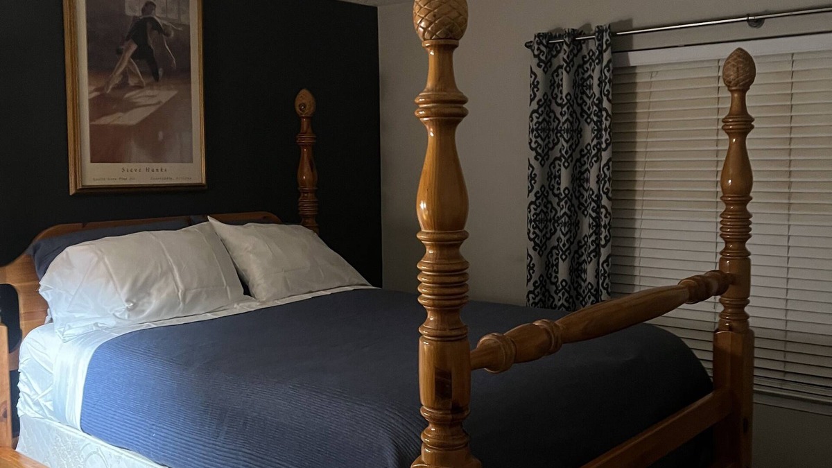 Parkway House | cozy getaway with hot tub, sits on a relaxing patio, close freeway access