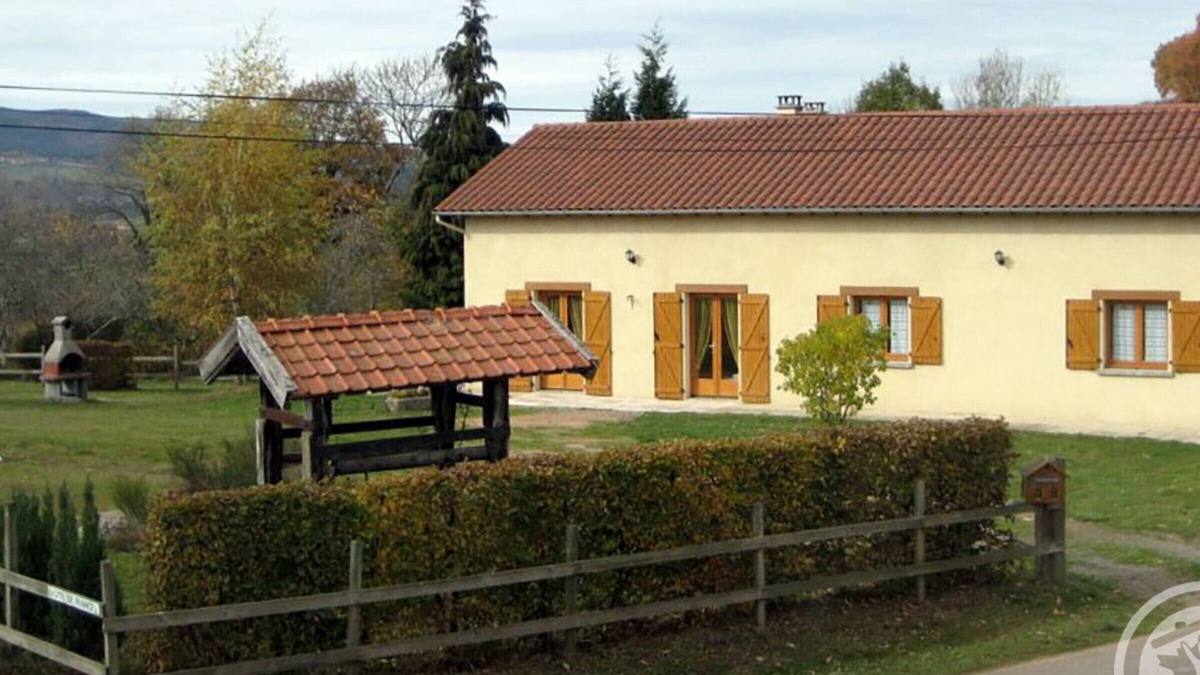 La Tuiliere Cottage | Cozy Gîte with Garden, BBQ, Terrace, Fireplace & Garage - Perfect for Families