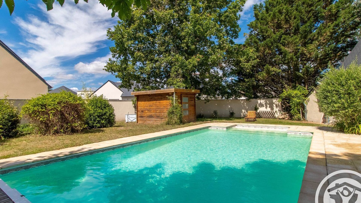 Tierce Cottage | Cozy Gîte with Shared Heated Pool near Angers