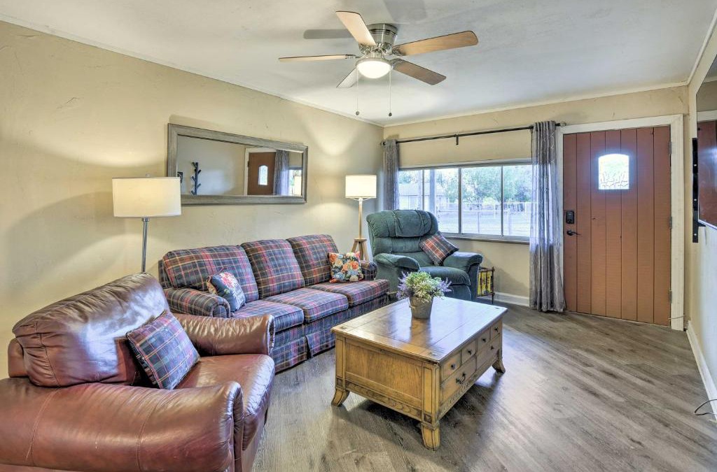 Graham House | Cozy Graham Retreat about 3 Mi to Lake Eddleman!