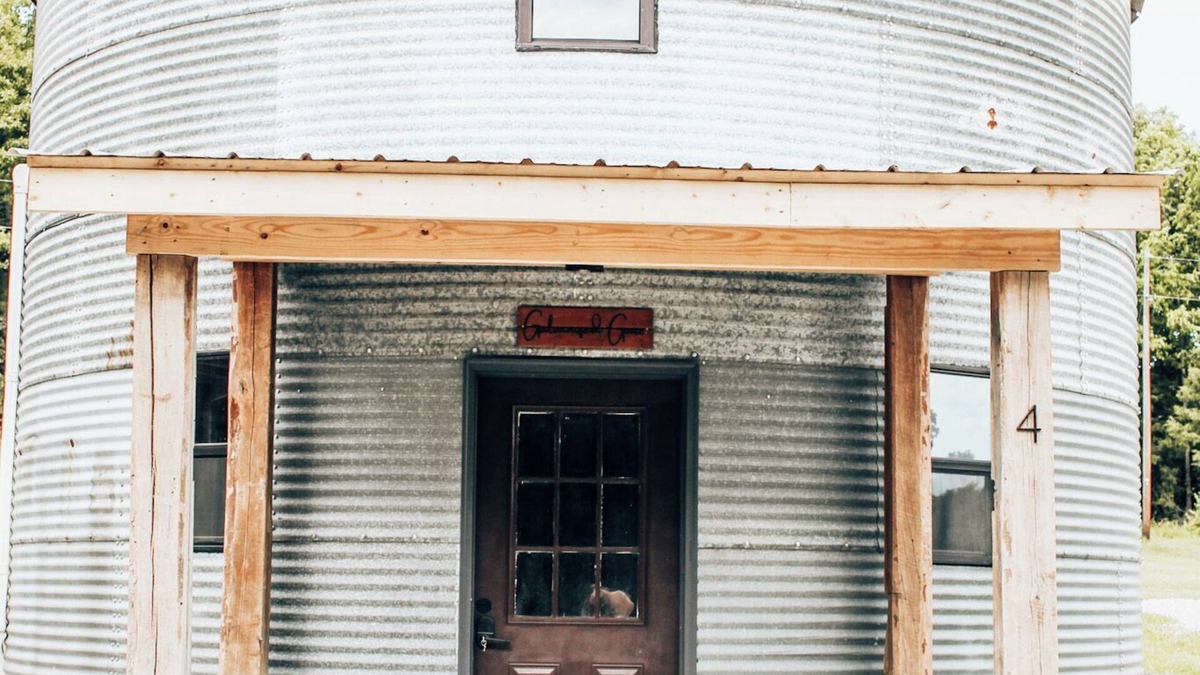 Tebbetts Cabin | Cozy Grain Bin Lodge in Quaint Loose Creek, MO with WiFi, AC