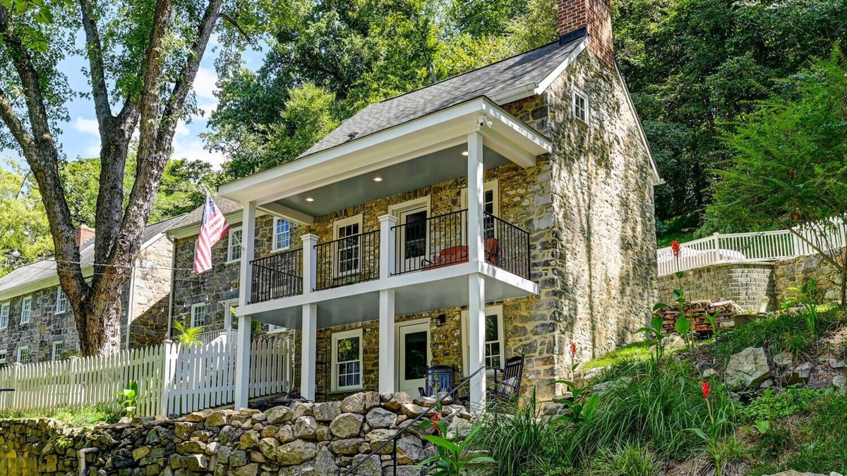 Ellicott City House | Cozy granite home in walking distance to Old Ellicott City
