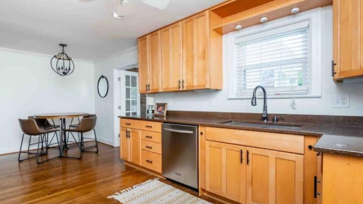 Hawthorne House | Cozy, great LOCATION, smoke FREE!