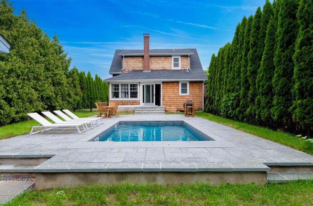 Greenport West House | Cozy Greenport Cottage