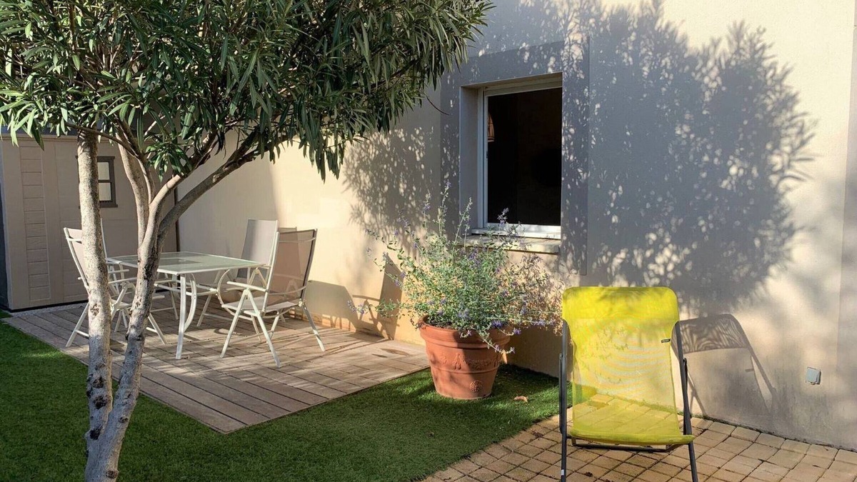 Bouzigues Apartment | Cozy Ground Floor Apartment with Garden and Terrace in Bouzigues - 2 Keys