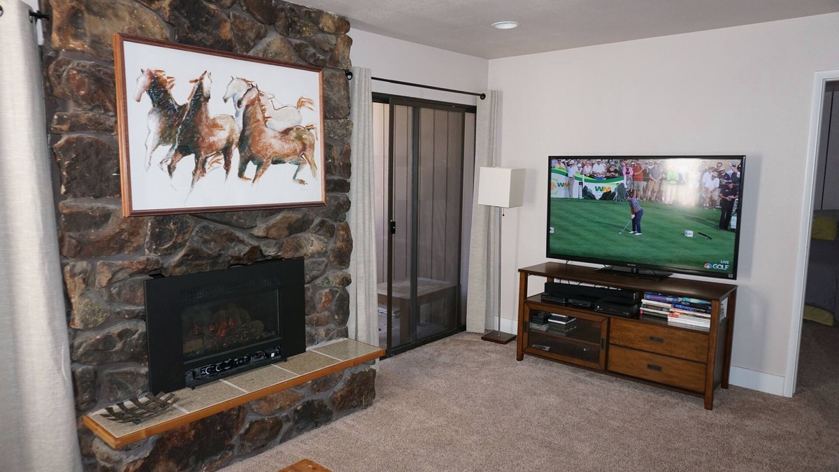 Warm Springs Condo | Cozy Ground Floor Condo at the Base of Warm Springs Lifts in Ketchum