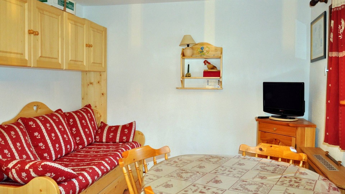 Abondance Apartment | Cozy Ground Floor Studio for 4 with Balcony in Peaceful Area - Near Ski Slopes!