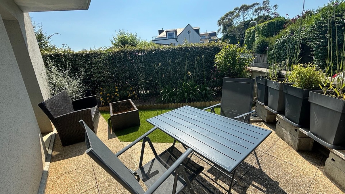 Donville-les-Bains Apartment | Cozy Ground-Floor Apartment with Double Terrace, Near Beach & Shops, 1 Bedroom Sleeps 2